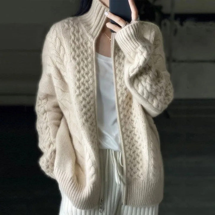 Lily – Effortless Warmth Cable-Knit Zip Cardigan