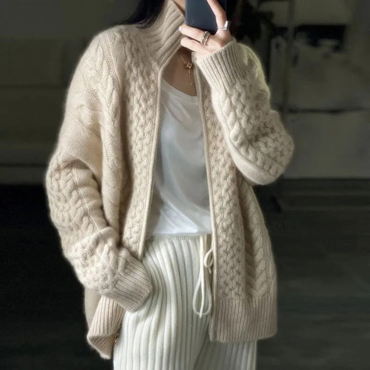 Lily – Effortless Warmth Cable-Knit Zip Cardigan